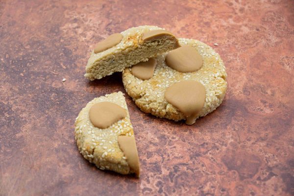 Cookie sésame, miel et chocolat blond
